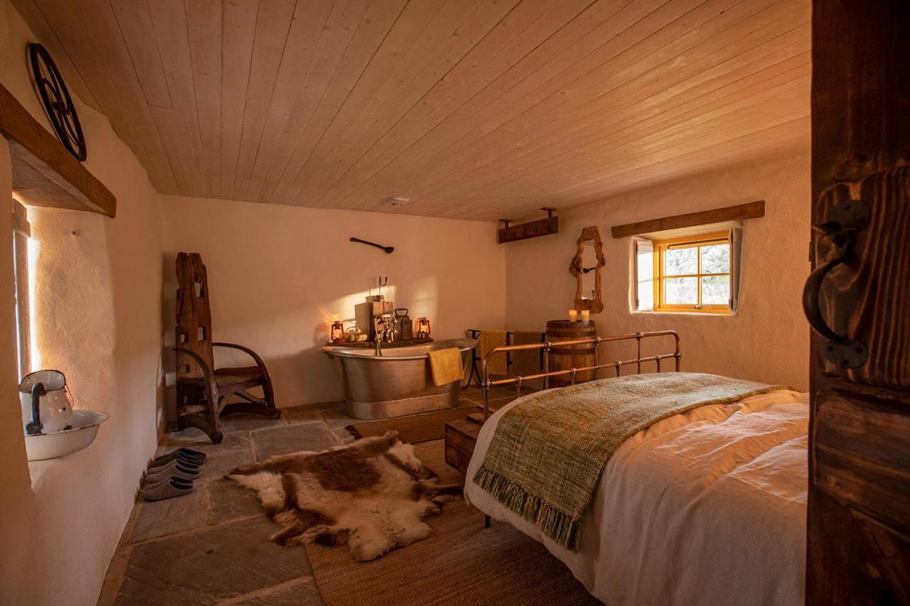 Thistle Thatch Cottage And Hot Tub - Mourne Mountains Newcastle  Ngoại thất bức ảnh